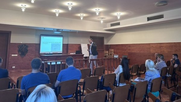 ПРЕДАВАЊЕ НА ПРАВНОМ ФАКУЛТЕТУ: Контрола коришћења заставе и грба на производима ПРЕДАВАЊЕ НА ПРАВНОМ ФАКУЛТЕТУ: Контрола коришћења заставе и грба на производима