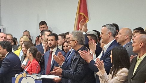 JEDAN MANDAT I OBRAZ U planove mandatara ne uklapa se UCG, Danilović poručio da misli svojom glavom JEDAN MANDAT I OBRAZ U planove mandatara ne uklapa se UCG, Danilović poručio da misli svojom glavom