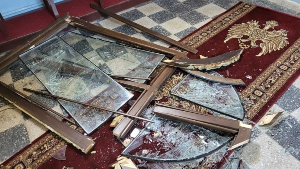 ОЛУЈА НИЈЕ ШТЕДЕЛА НИЈЕДНУ КОНФЕСИЈУ: У Војводини креће обнова верских објеката страдалих у олујном невремену ОЛУЈА НИЈЕ ШТЕДЕЛА НИЈЕДНУ КОНФЕСИЈУ: У Војводини креће обнова верских објеката страдалих у олујном невремену