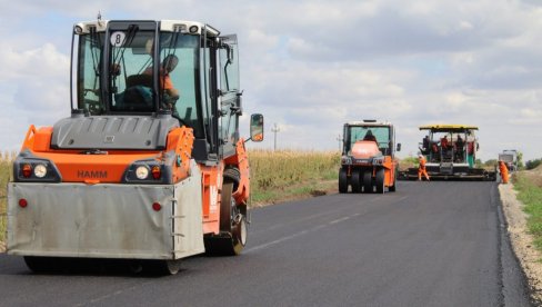 RADOVI KOD SOMBORA: Završava se rekonstrukcija puta Kljajićevo - Telečka RADOVI KOD SOMBORA: Završava se rekonstrukcija puta Kljajićevo - Telečka