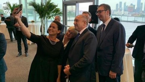 VUČIĆ U NJUJORKU SA LIDERIMA IZ REGIONA: Izuzetna prilika da se i glas svih nas sa Zapadnog Balkana čuje jače i bolje (FOTO) VUČIĆ U NJUJORKU SA LIDERIMA IZ REGIONA: Izuzetna prilika da se i glas svih nas sa Zapadnog Balkana čuje jače i bolje (FOTO)