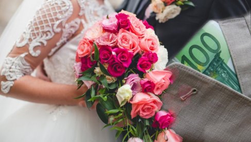 ODVRATNO SE OSEĆAM Milana pozvali na svadbu, a zbog zahteva mladenaca mu se odmah smučilo ODVRATNO SE OSEĆAM Milana pozvali na svadbu, a zbog zahteva mladenaca mu se odmah smučilo