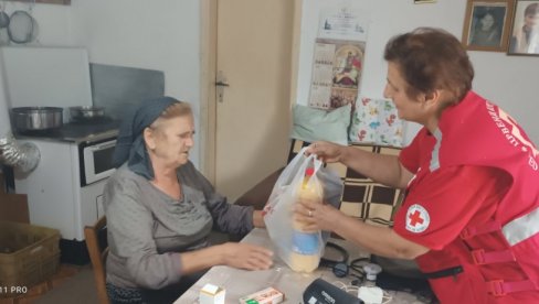 VOJSKA LEČI RAĐEVCE: Lekari Prve brigade kopnene vojske u selu iznad Krupnja VOJSKA LEČI RAĐEVCE: Lekari Prve brigade kopnene vojske u selu iznad Krupnja