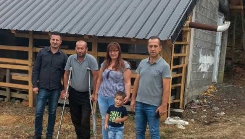 КАНЦЕЛАРИЈА ЗА КиМ ПОМОГЛА ПОРОДИЦИ ЈАНКОВИЋ: Саграђен нови помоћни објекат