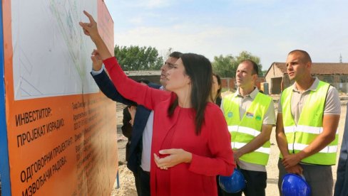 MINISTARKA VUJOVIĆ OBIŠLA RADOVE: U toku izgradnja transfer stanice za upravljanje komunalnim otpadom (FOTO) MINISTARKA VUJOVIĆ OBIŠLA RADOVE: U toku izgradnja transfer stanice za upravljanje komunalnim otpadom (FOTO)