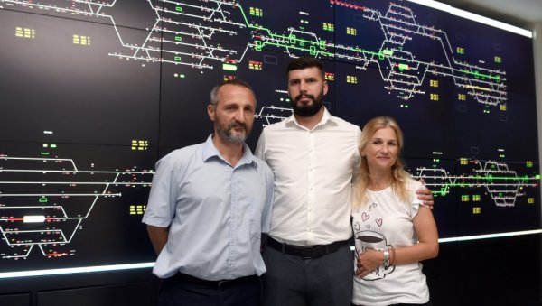 ОВО СУ ХЕРОЈИ КОЈИ СУ СПРЕЧИЛИ СУДАР ВОЗОВА Новости са диспечерима: Реаговали смо брзо ОВО СУ ХЕРОЈИ КОЈИ СУ СПРЕЧИЛИ СУДАР ВОЗОВА Новости са диспечерима: Реаговали смо брзо