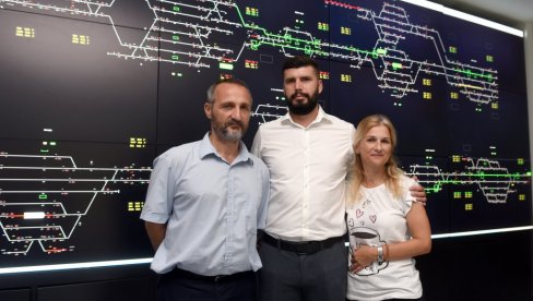 ОВО СУ ХЕРОЈИ КОЈИ СУ СПРЕЧИЛИ СУДАР ВОЗОВА Новости са диспечерима: Реаговали смо брзо ОВО СУ ХЕРОЈИ КОЈИ СУ СПРЕЧИЛИ СУДАР ВОЗОВА Новости са диспечерима: Реаговали смо брзо
