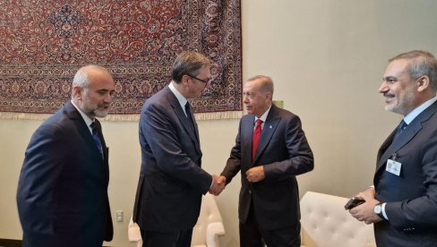 VUČIĆ SE SASTAO SA ERDOGANOM: Predsednik Srbije sa turskim predsednikom u NJujorku VUČIĆ SE SASTAO SA ERDOGANOM: Predsednik Srbije sa turskim predsednikom u NJujorku