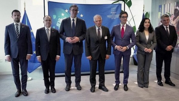 ВУЧИЋ НА НЕФОРМАЛНОМ РУЧКУ: Наставак борбе за очување мира и стабилности у региону ВУЧИЋ НА НЕФОРМАЛНОМ РУЧКУ: Наставак борбе за очување мира и стабилности у региону