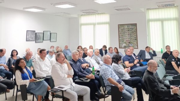 СЕНАТ БЕОГРАДСКОГ УНИВЕРЗИТЕТА ЗАСЕДАО НА ГОЧУ: Расправа о финансирању високог школства СЕНАТ БЕОГРАДСКОГ УНИВЕРЗИТЕТА ЗАСЕДАО НА ГОЧУ: Расправа о финансирању високог школства