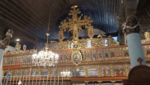 OPET BLISTAJU DELA MAJSTORA ZLATNE SUZE: U pirotskoj Pazarskoj crkvi obnavlja se ikonostas (FOTO) OPET BLISTAJU DELA MAJSTORA ZLATNE SUZE: U pirotskoj Pazarskoj crkvi obnavlja se ikonostas (FOTO)