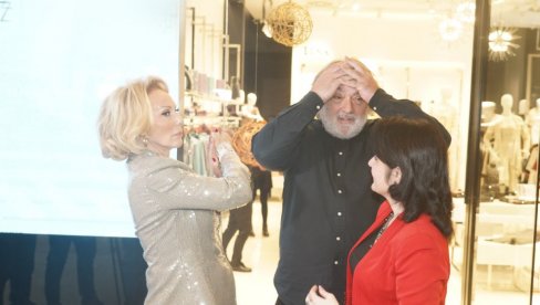 NA SCENI JE BRENA, A KUĆI - FAHRETA Boba otkrio istinu o odnosu sa pevačicom NA SCENI JE BRENA, A KUĆI - FAHRETA Boba otkrio istinu o odnosu sa pevačicom