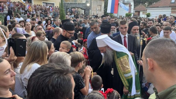 ПАТРИЈАРХ СЛУЖИ ЛИТУРГИЈУ У ЗВОРНИКУ: Поглавар СПЦ данас ће освештати саборни храм ПАТРИЈАРХ СЛУЖИ ЛИТУРГИЈУ У ЗВОРНИКУ: Поглавар СПЦ данас ће освештати саборни храм