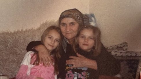 ЧЕТВРТ ВЕКА ИХ ЈЕ ТРАЖИЛА И САД ИМ СЕ ПРИДРУЖИЛА У НЕБЕСКОМ ЦАРСТВУ Петковић се огласио након смрти Слободанке Крстић (ФОТО) ЧЕТВРТ ВЕКА ИХ ЈЕ ТРАЖИЛА И САД ИМ СЕ ПРИДРУЖИЛА У НЕБЕСКОМ ЦАРСТВУ Петковић се огласио након смрти Слободанке Крстић (ФОТО)