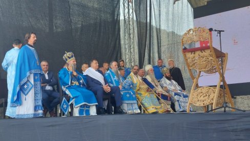 PATRIJARH PORFIRIJE OSVEŠTAO HRAM: Poglavar SPC u Zvorniku, Dodik kum crkve posvećene rođenju Presvete Bogorodice (FOTO) PATRIJARH PORFIRIJE OSVEŠTAO HRAM: Poglavar SPC u Zvorniku, Dodik kum crkve posvećene rođenju Presvete Bogorodice (FOTO)