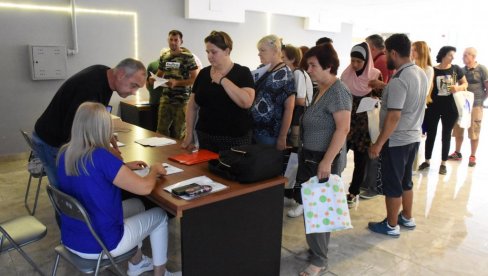ŠALTERI RADE I VIKENDOM: Predaja zahteva za priveremene priključke u Zemunu i subotom ŠALTERI RADE I VIKENDOM: Predaja zahteva za priveremene priključke u Zemunu i subotom