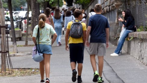 KNJIGE BIRAJU PO CENI: Nišlije traže jeftinije knjige, struka se vodi kvalitetom i zakonskom procedurom KNJIGE BIRAJU PO CENI: Nišlije traže jeftinije knjige, struka se vodi kvalitetom i zakonskom procedurom