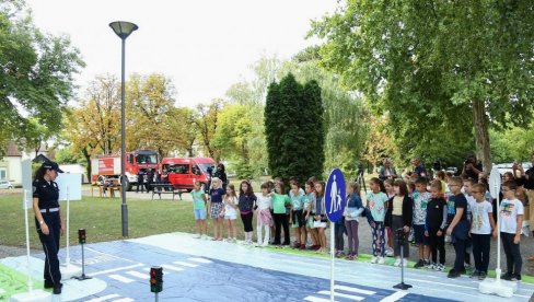 DA SE OSETE BEZBEDNIJE: Subotički mališani posetili policiju DA SE OSETE BEZBEDNIJE: Subotički mališani posetili policiju