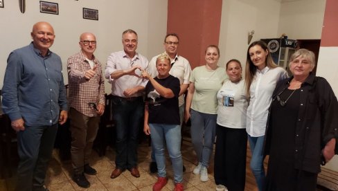 RODITELJI PROTIV SKUPIH UDŽBENIKA: U školi u Ravnom Selu obezbeđene knjige koje štede kućni budžet RODITELJI PROTIV SKUPIH UDŽBENIKA: U školi u Ravnom Selu obezbeđene knjige koje štede kućni budžet