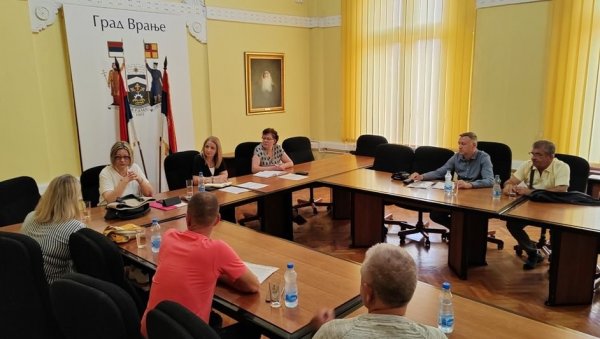 НЕМА ПОВЛАШЋЕНИХ КАРАТА ЗА 175 ЂАКА: Град негирао да је субвенционисао месечне карте за ученике из Бујановца НЕМА ПОВЛАШЋЕНИХ КАРАТА ЗА 175 ЂАКА: Град негирао да је субвенционисао месечне карте за ученике из Бујановца