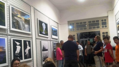 U PARAĆINU POČEO FESTIVAL „SARMATES“: Prve večeri izložbe Miloša Krstića i Koste Dupčinova (FOTO) U PARAĆINU POČEO FESTIVAL „SARMATES“: Prve večeri izložbe Miloša Krstića i Koste Dupčinova (FOTO)