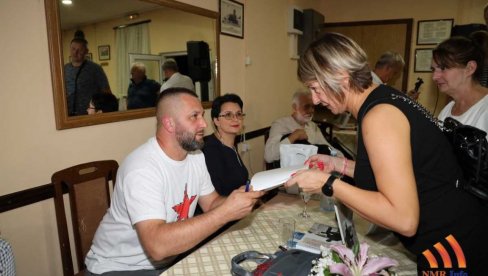 “PREKIDAM TIŠINU”: Kod Zrenjanina predstavljena zbrka poezije Srđana Karanovića “PREKIDAM TIŠINU”: Kod Zrenjanina predstavljena zbrka poezije Srđana Karanovića