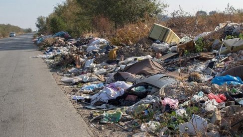 UREĐUJU DIVLJU DEPONIJU KOD ŽITIŠTA: Za sanaciju od Pokrajine 15 miliona dinara UREĐUJU DIVLJU DEPONIJU KOD ŽITIŠTA: Za sanaciju od Pokrajine 15 miliona dinara