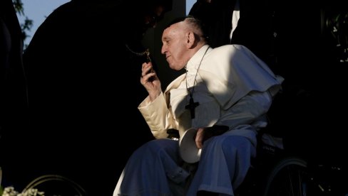 PAPA FRANJA STIGAO U MARSELJ: Posetu počeo porukom o migrantima PAPA FRANJA STIGAO U MARSELJ: Posetu počeo porukom o migrantima