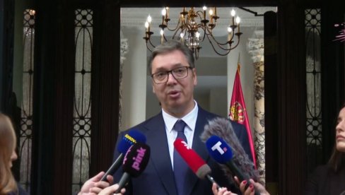 PREDSEDNIK PORUČIO OPOZICIJI: Kad se vratim, prvo počinjem da pišem odgovor njima na pismo koje su mi uputili PREDSEDNIK PORUČIO OPOZICIJI: Kad se vratim, prvo počinjem da pišem odgovor njima na pismo koje su mi uputili