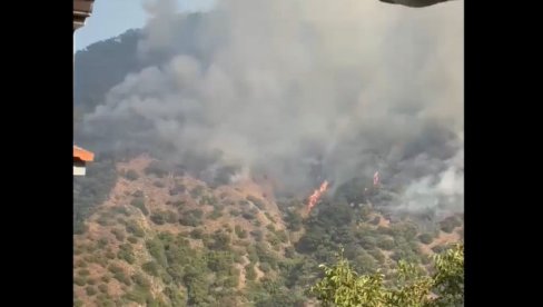 JEZIVI PRIZORI U ITALIJI: Požar se širi ogromnom brzinom, evakuacija u toku, ima i poginulih (VIDEO) JEZIVI PRIZORI U ITALIJI: Požar se širi ogromnom brzinom, evakuacija u toku, ima i poginulih (VIDEO)