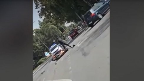 DELOVI RASUTI PO PUTU: Sudar motocikla i automobila u Smederevu (VIDEO)