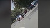 DELOVI RASUTI PO PUTU: Sudar motocikla i automobila u Smederevu (VIDEO) DELOVI RASUTI PO PUTU: Sudar motocikla i automobila u Smederevu (VIDEO)