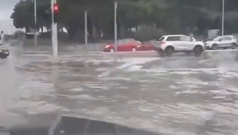 SPLIT POD VODOM: Stravično nevreme tutnji ka Srbiji (VIDEO) SPLIT POD VODOM: Stravično nevreme tutnji ka Srbiji (VIDEO)