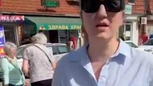 SNIMAK SVE GOVORI: Evo kako je Sanja Vasić nasrnula na članove SNS, opozicija probala da okrene priču (VIDEO) SNIMAK SVE GOVORI: Evo kako je Sanja Vasić nasrnula na članove SNS, opozicija probala da okrene priču (VIDEO)