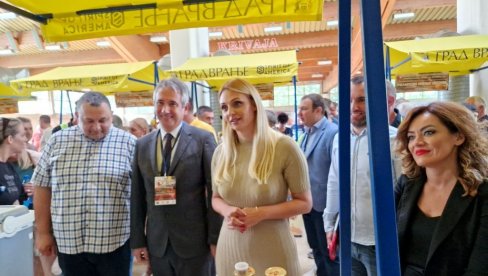 VELIKA MANIFESTACIJA U VRANJU: Otvoren 6. pčelarski sajam jugoistočnog Balkana VELIKA MANIFESTACIJA U VRANJU: Otvoren 6. pčelarski sajam jugoistočnog Balkana