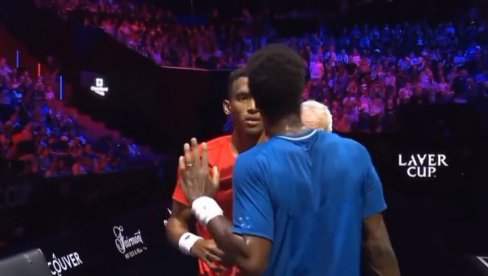 HAOS NA LEJVER KUPU: Dok su igrali Đoković, Federer i Nadal bilo je to revijalno, a sad - samo što se ne pobiju! (VIDEO) HAOS NA LEJVER KUPU: Dok su igrali Đoković, Federer i Nadal bilo je to revijalno, a sad - samo što se ne pobiju! (VIDEO)