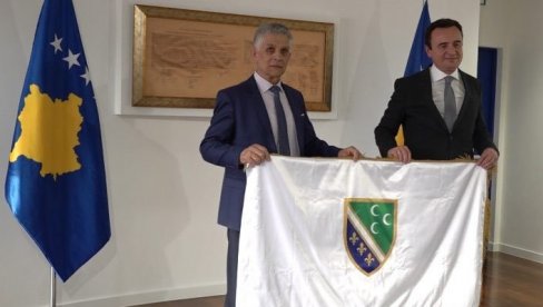 ПОРУКА ПЕТКОВИЋА КУРТИЈУ: Не подгревај жеље пропалим политичарима из Новог Пазара, играш се ватром ПОРУКА ПЕТКОВИЋА КУРТИЈУ: Не подгревај жеље пропалим политичарима из Новог Пазара, играш се ватром