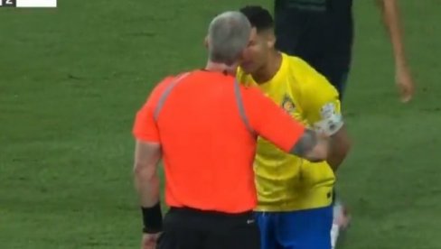 KAD RONALDO POBESNI: Portugalca ovakvog nikada niste videli, a reakcija sudije će vas oduševiti (VIDEO) KAD RONALDO POBESNI: Portugalca ovakvog nikada niste videli, a reakcija sudije će vas oduševiti (VIDEO)