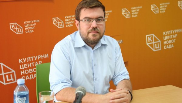 ВОДИ СЕ КАМПАЊА ПРЕД ПОПИС СТАНОВНИШТВА: Аналитичар Предраг Рајић о црногорској политичкој сцени (ВИДЕО) ВОДИ СЕ КАМПАЊА ПРЕД ПОПИС СТАНОВНИШТВА: Аналитичар Предраг Рајић о црногорској политичкој сцени (ВИДЕО)