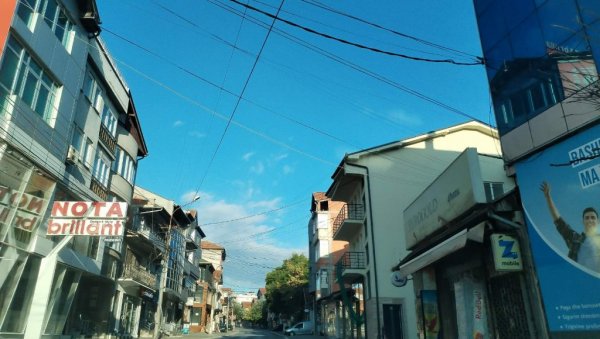 НЕМА ЖИВЕ ДУШЕ НА УЛИЦАМА Новости са Србима у Гњилану: Народ је уплашен због Куртијевих потеза НЕМА ЖИВЕ ДУШЕ НА УЛИЦАМА Новости са Србима у Гњилану: Народ је уплашен због Куртијевих потеза
