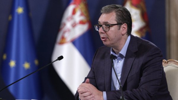 ЈЕДИНО САМ ЗАХВАЉУЈУЋИ ЊЕМУ РАДИО И ЗАРАДИО: Молер из села Совљак слави Вучићев рођендан са 100 званица ЈЕДИНО САМ ЗАХВАЉУЈУЋИ ЊЕМУ РАДИО И ЗАРАДИО: Молер из села Совљак слави Вучићев рођендан са 100 званица