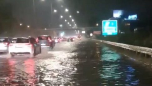 JAKA KIŠA ŠIROM SRBIJE: 11 intervencija Sektora za vanredne situacije JAKA KIŠA ŠIROM SRBIJE: 11 intervencija Sektora za vanredne situacije