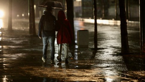 RHMZ NAJAVIO ŠTA NAS VEČERAS ČEKA: Upaljeni meteo olarmi širom zemlje, od žutog do naranžastog