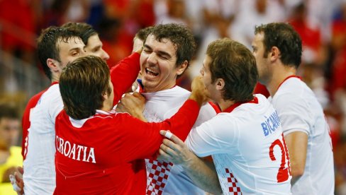 ČEKAM DA SE OPET NAPIJE I DA ME OVAJ PUT UBIJE: Jeziva ispovest supruge slavnog hrvatskog sportiste ČEKAM DA SE OPET NAPIJE I DA ME OVAJ PUT UBIJE: Jeziva ispovest supruge slavnog hrvatskog sportiste