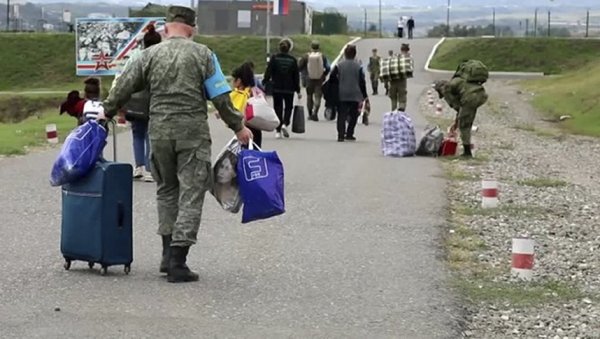 СВИ КОЈИ ЖЕЛЕ ДА ИДУ У ЈЕРМЕНИЈУ, ИМАЋЕ ПРИЛИКУ: Велике гужве на путевима који воде из Нагорно-Карабаха