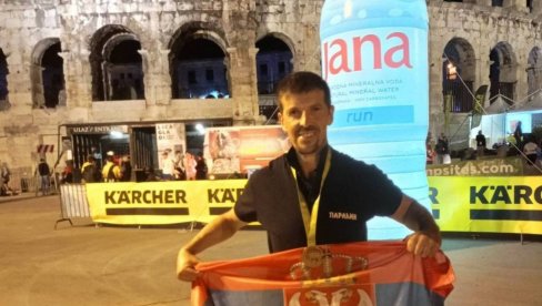 PARAĆINAC NA MEĐUNARODNOM POLUMARATONU U PULI: Istrčao kilometre, pa posetio Srpski kulturni centar (FOTO) PARAĆINAC NA MEĐUNARODNOM POLUMARATONU U PULI: Istrčao kilometre, pa posetio Srpski kulturni centar (FOTO)