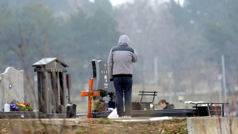 SUDBINA: Dve godine nosio cveće na grob nepoznatog čoveka, a onda se sve zakomplikovalo - ubistvo i susret sa njegovom ženom