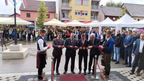 PRVO POSLE 96 GODINA: Bratunac dobio novo savremeno zdanje lokalne vlasti PRVO POSLE 96 GODINA: Bratunac dobio novo savremeno zdanje lokalne vlasti