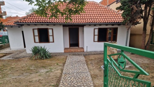 РЕСТАУРАЦИЈА ПОСЛЕ ПОЛА ВЕКА: У Лесковцу обновљена спомен-кућа народног хероја Косте Стаменковића РЕСТАУРАЦИЈА ПОСЛЕ ПОЛА ВЕКА: У Лесковцу обновљена спомен-кућа народног хероја Косте Стаменковића