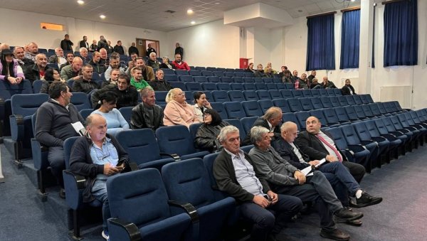 ПРОПАО И ШЕСТИ ПОКУШАЈ СМЕНЕ ЋУЛАФИЋА : У Андријевици поново спречена седница СО ПРОПАО И ШЕСТИ ПОКУШАЈ СМЕНЕ ЋУЛАФИЋА : У Андријевици поново спречена седница СО